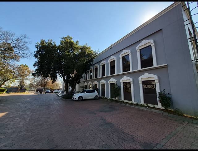 100M² OFFICE TO LET IN HYDE PARK